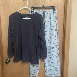 Long sleeve PJs. 100% Cotton and lightweight!